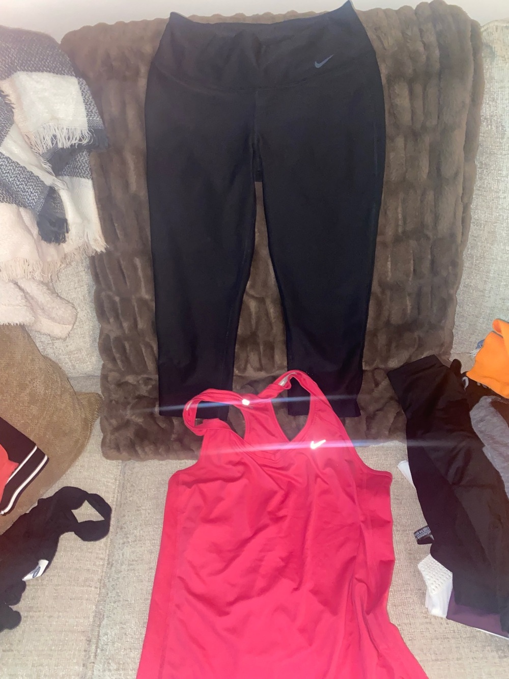 Nike Women's Black Capri small Leggings top medium